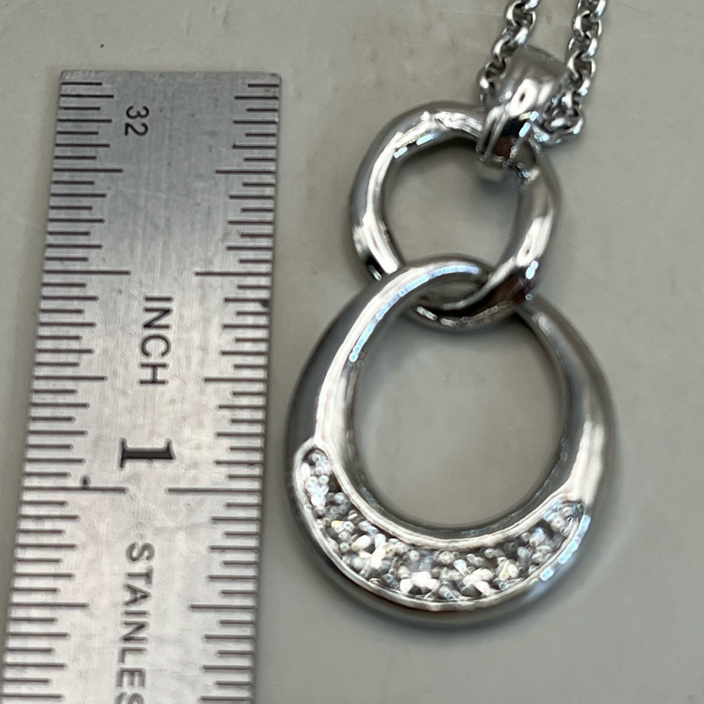 Elegant Silver Pendant Necklace - Picture 3 of 4